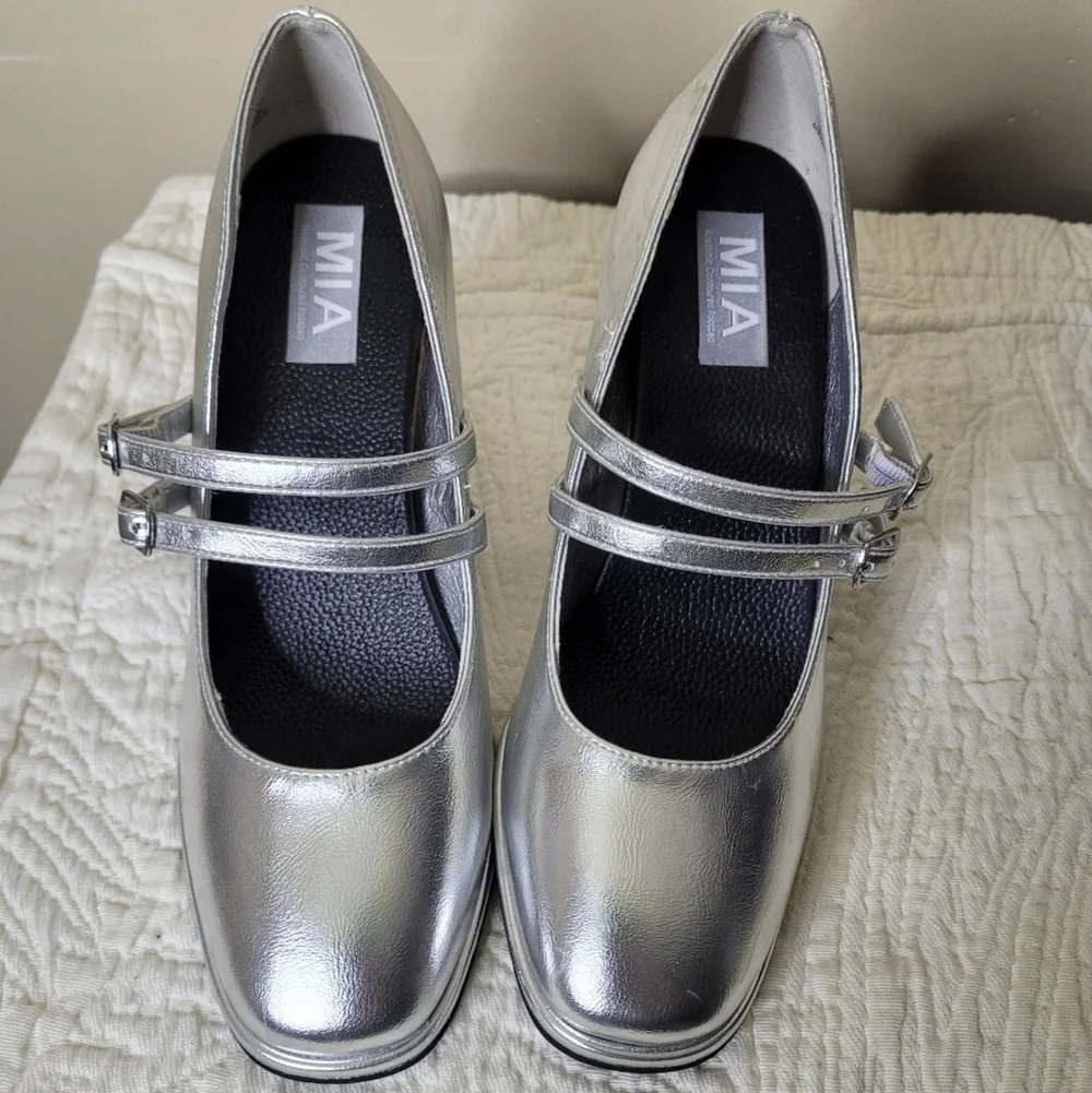 MIA Neela Mary Jane Silver Metallic Chunky Pumps Bratz Size 8